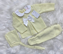 Load image into Gallery viewer, Lemon Bow Knitted Newborn Bonnet Set
