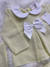 Load image into Gallery viewer, Lemon Bow Knitted Newborn Bonnet Set
