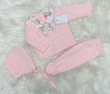 Load image into Gallery viewer, Newborn 3 Piece Knitted Set - pink
